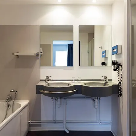 Og City. Acadine Hotel Le Neubourg